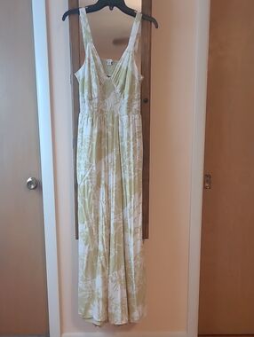 American Eagle Green and White Floral Maxi Dress